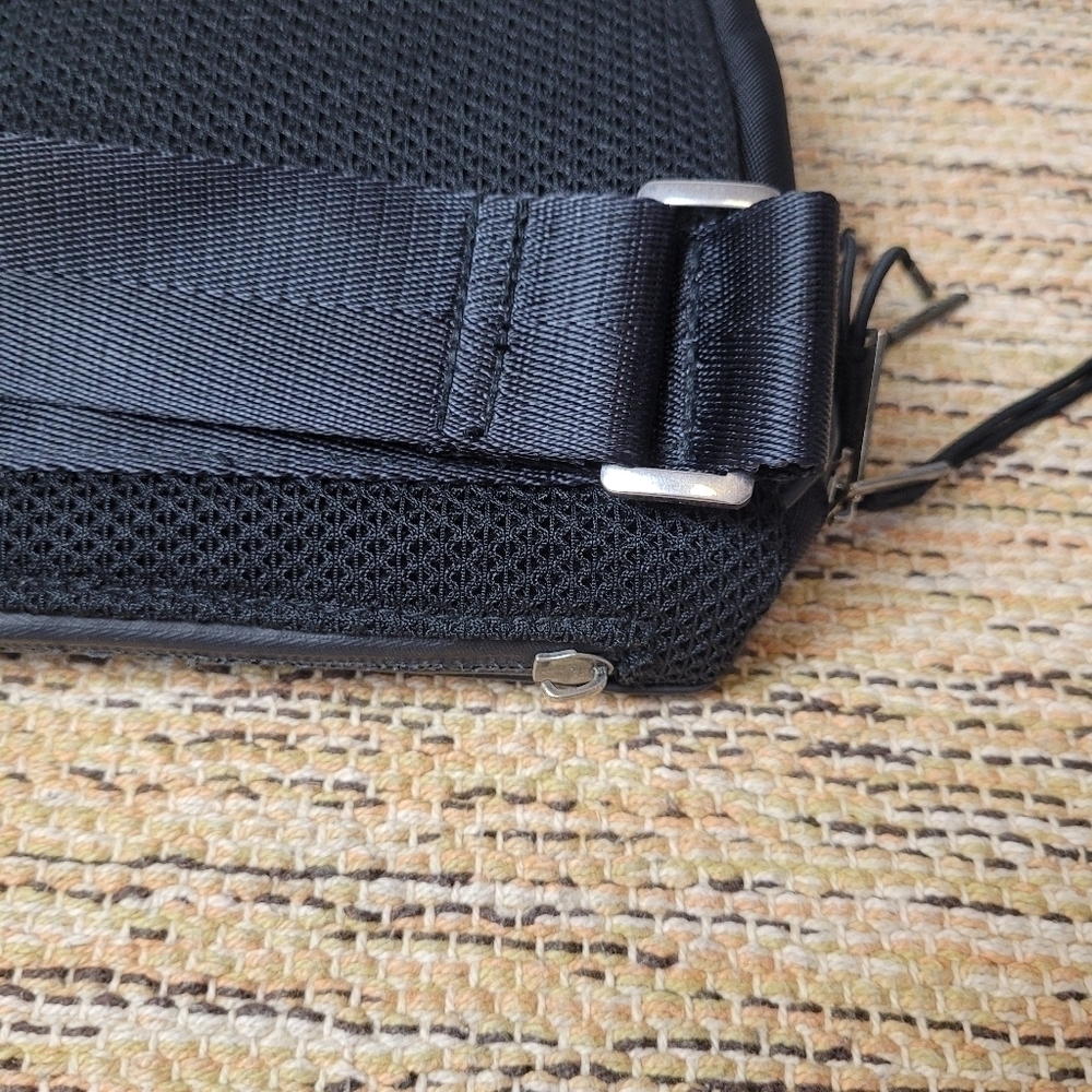 COMMUNITY Belt Bag - Picture 6 of 9